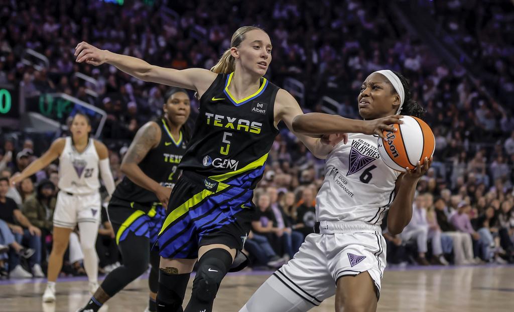 Paige Bueckers場均19.2分、5.4助攻、3.9籃板及1.5次偷波。