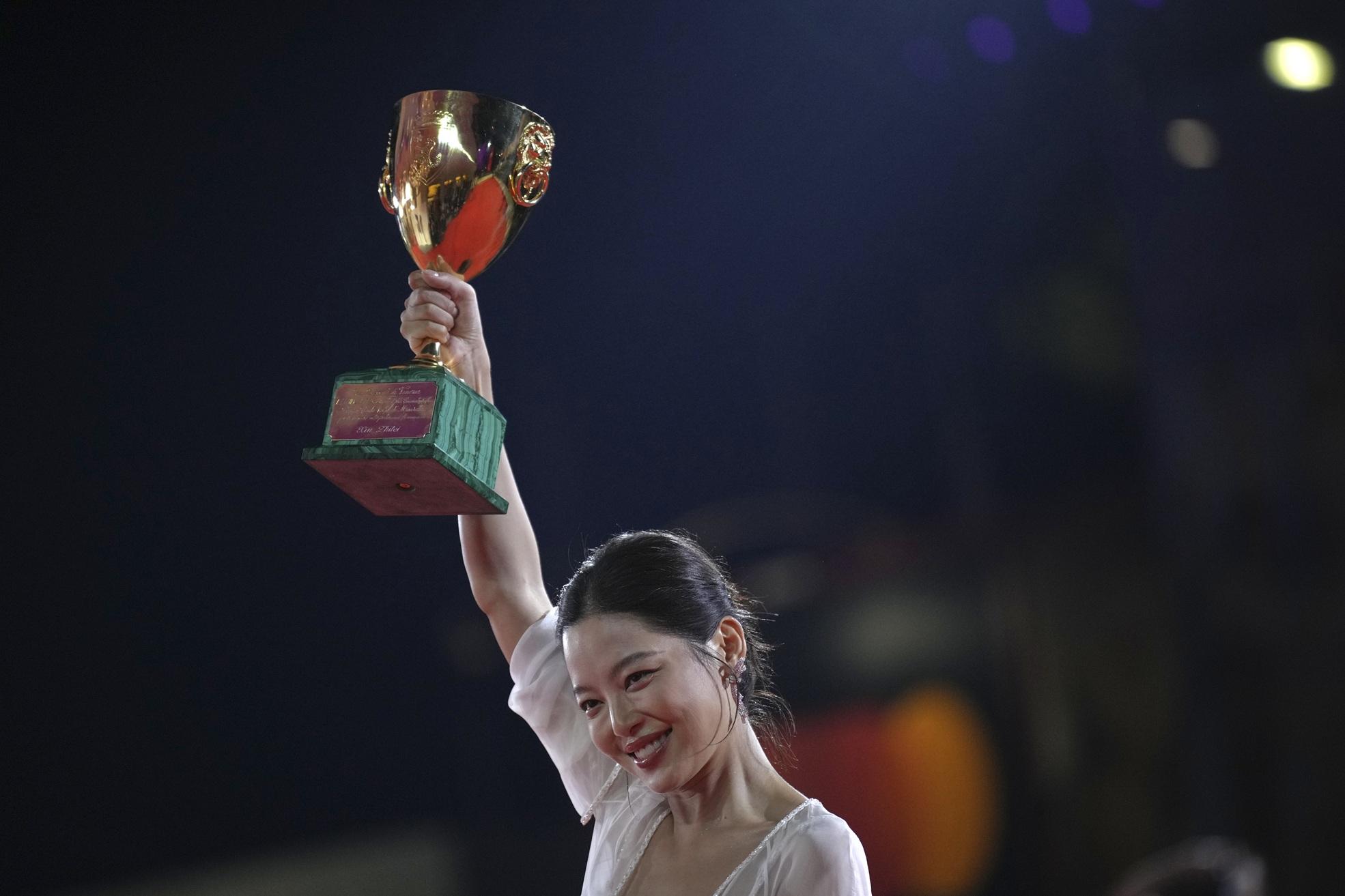 本是服務員的辛芷蕾,由甄子丹發掘入行。