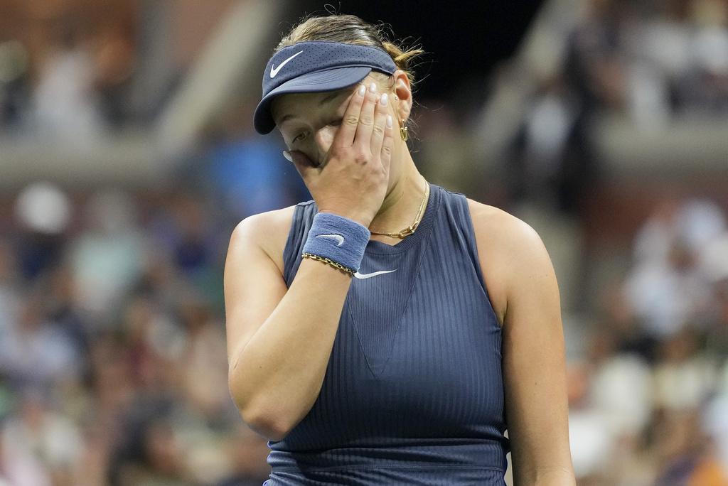 莎巴蘭卡(Aryna Sabalenka)擊敗艾莉絲莫娃(Amanda Anisimova),衛冕美國網球公開賽女單冠軍。(美聯社)