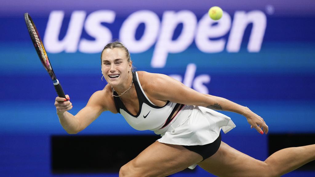 莎巴蘭卡(Aryna Sabalenka)擊敗艾莉絲莫娃(Amanda Anisimova),衛冕美國網球公開賽女單冠軍。(美聯社)
