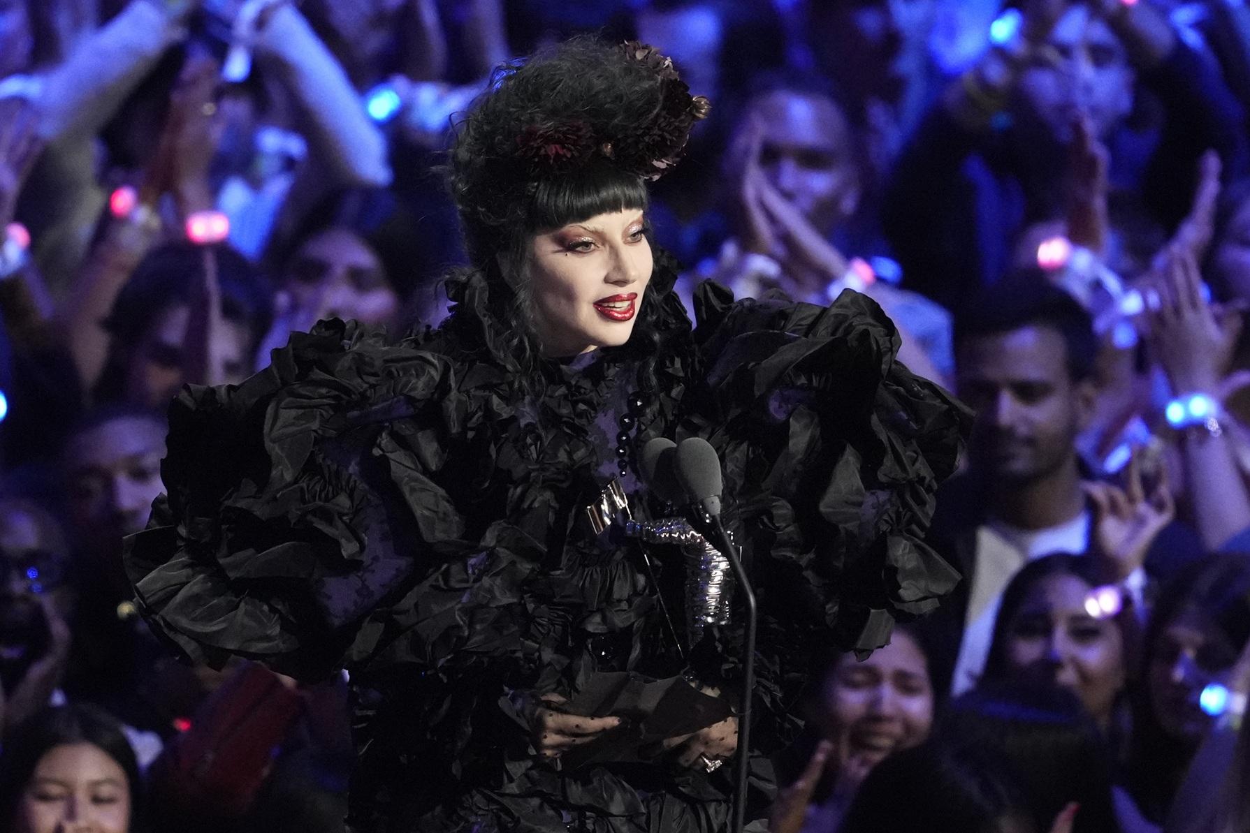 全晚獲得4項大獎的Lady Gaga,領獎後即趕赴住麥迪遜廣場開唱,非常勤力。