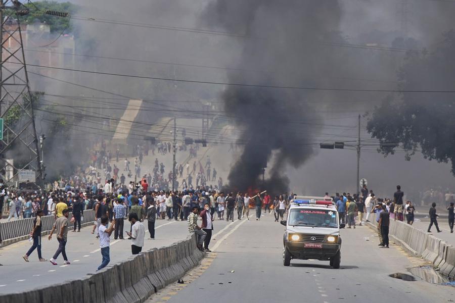 尼泊爾局勢緊張酒店叫遊客撤離 總理宣布辭職 Z世代示威緣自權貴子女炫富