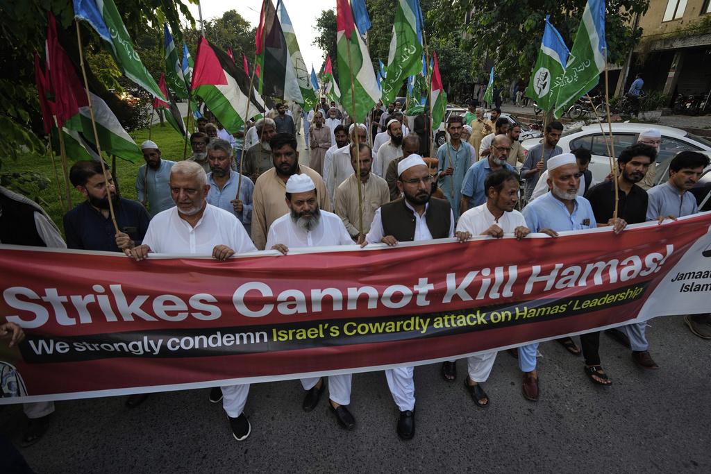多哈受襲後,巴基斯坦有伊斯蘭組織支持者發起反以軍示威。(美聯社)