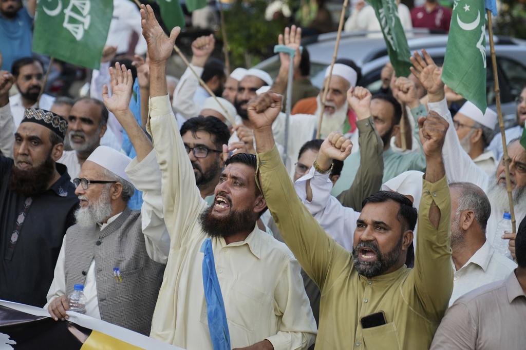 多哈受襲後,巴基斯坦有伊斯蘭組織支持者發起反以軍示威。(美聯社)