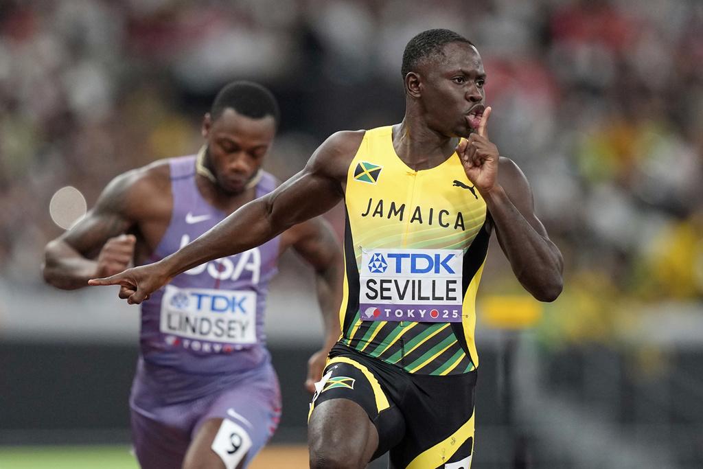 施維爾為牙買加相隨10年再贏世錦賽百米飛人冠軍。(美聯社)