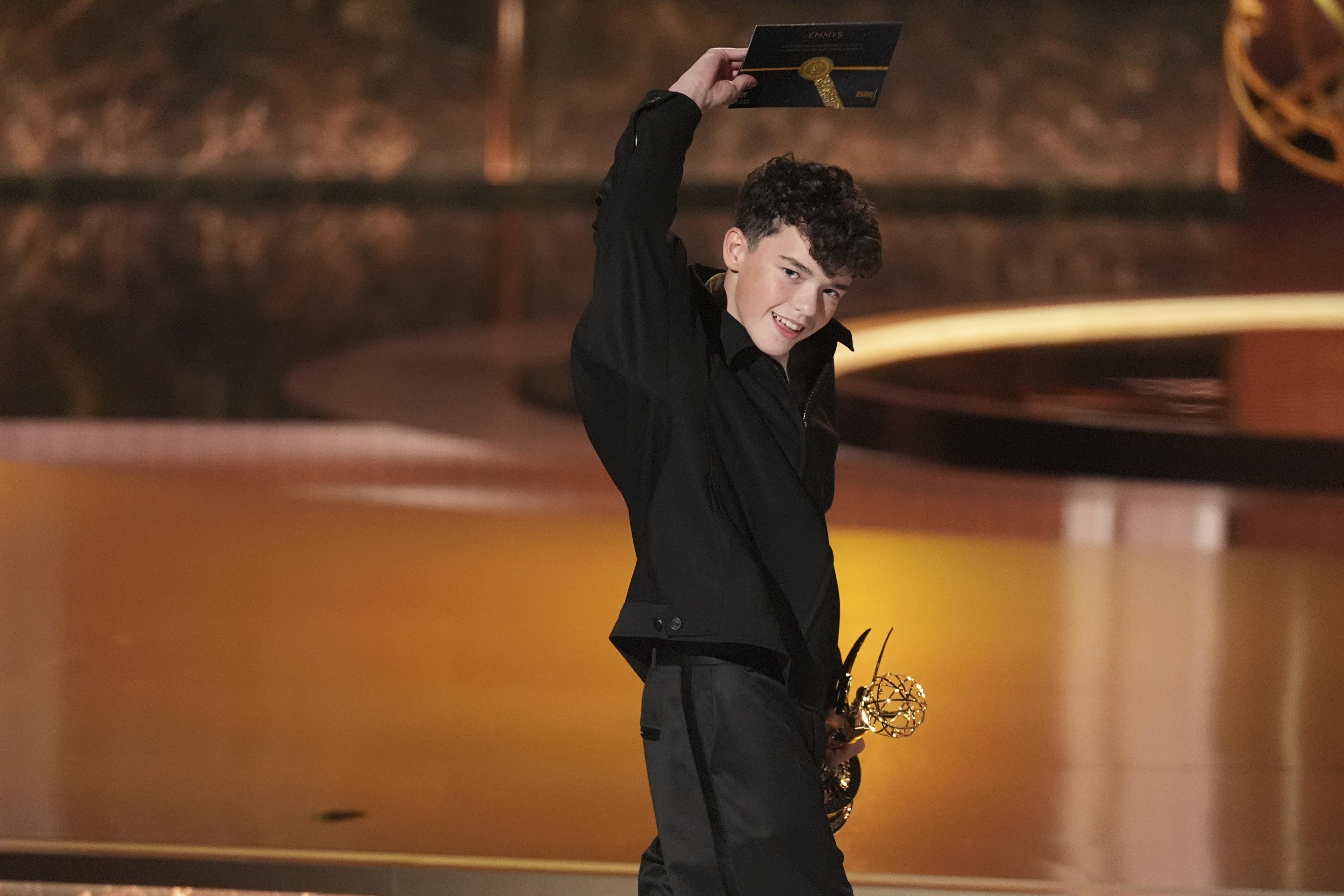 Netflix大熱劇《混沌少年時》的Owen Cooper,以15歲之齡成為史上最年輕最佳男配角。 (美聯社)