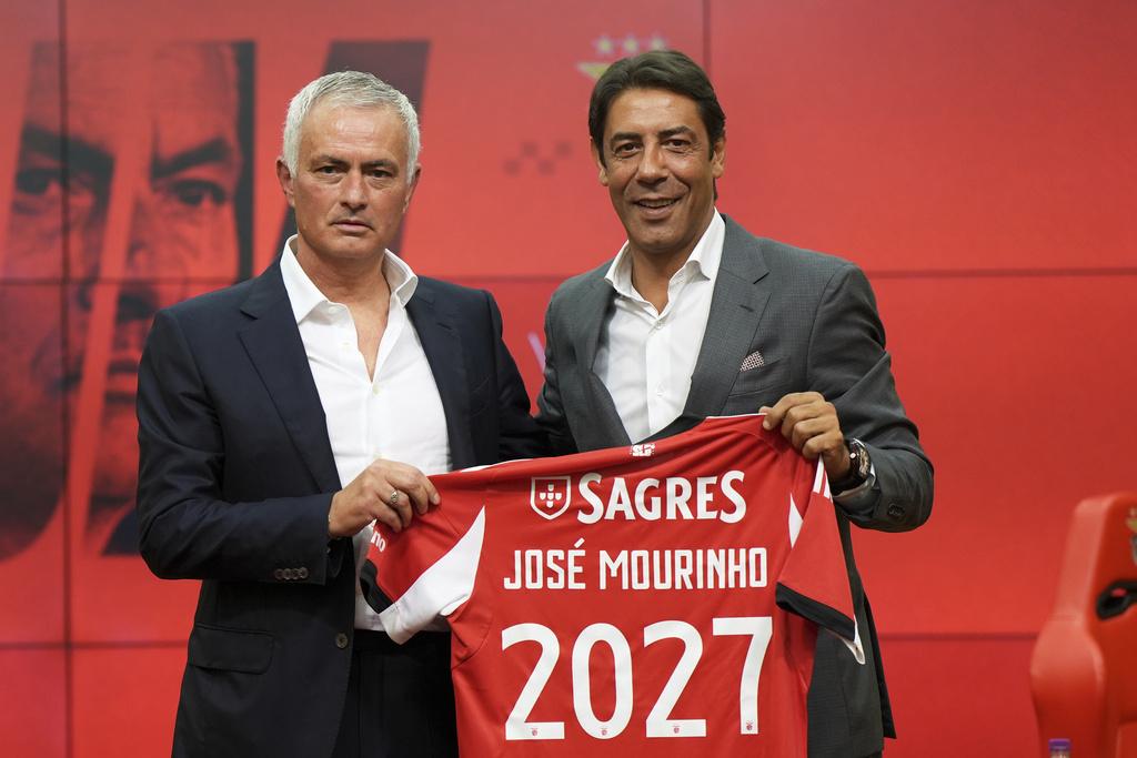 摩連奴(Jose Mourinho)與賓菲加簽約至2027年。