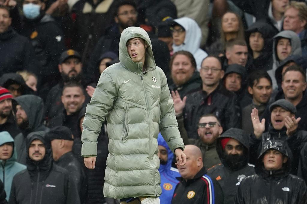 高爾彭馬上半場疑似傷出,令車路士失去進攻核心。(美聯社)