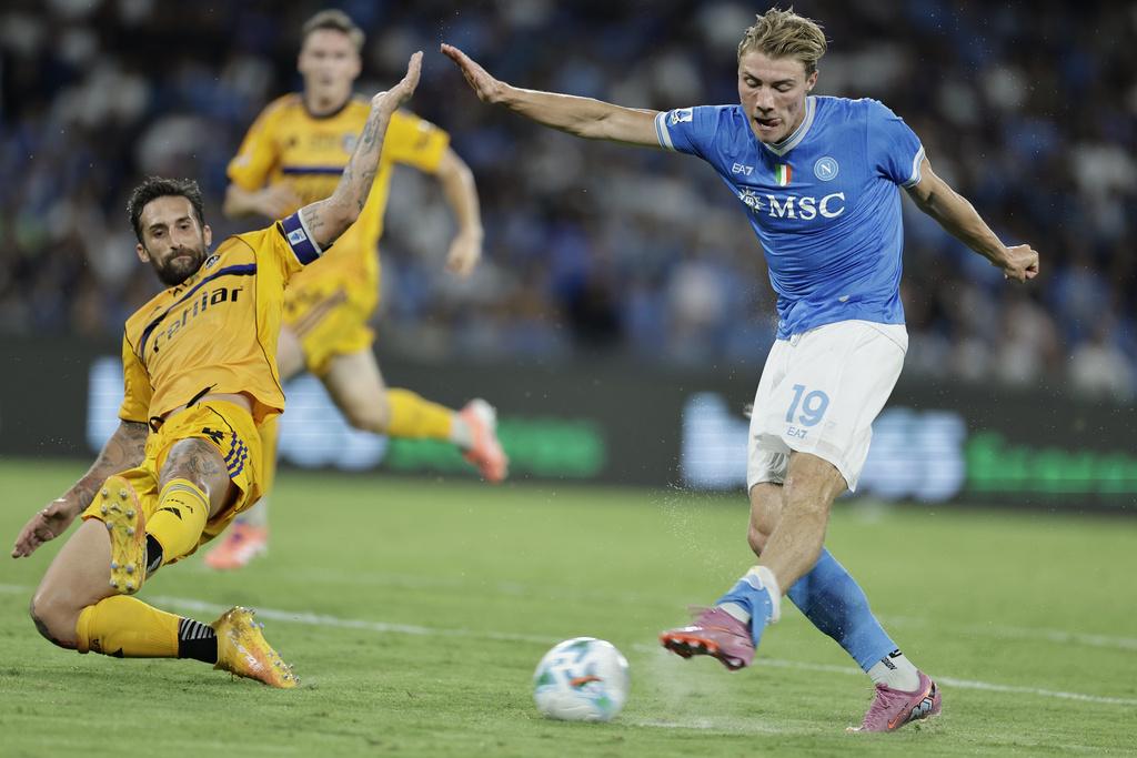 由曼聯加盟的丹麥前鋒海倫(Rasmus Hojlund)繼續交出好表現。(美聯社)