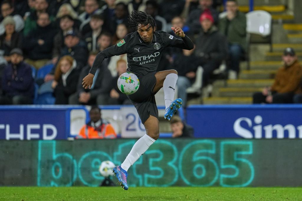 利爾根希斯基(Reigan Heskey)今年17歲,被曼城官網形容為「靈巧、冷靜的翼鋒」。(美聯社)