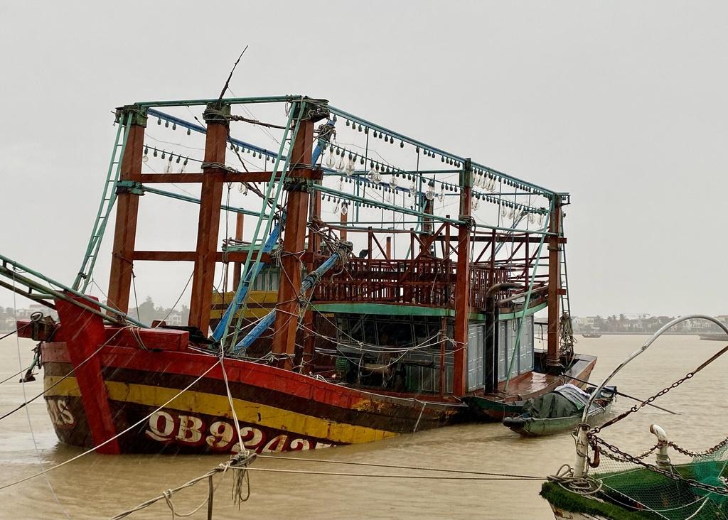 颱風博羅依今9月29日在越南中北部登陸,暴雨引發洪水和巨浪。(美聯社)