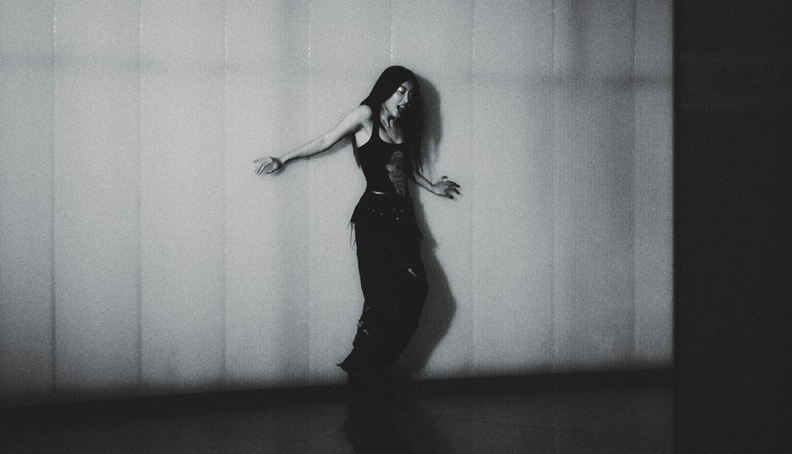 CONSTANCE康堤推出首支廣東歌《一律建議分手》,取材親身感受。