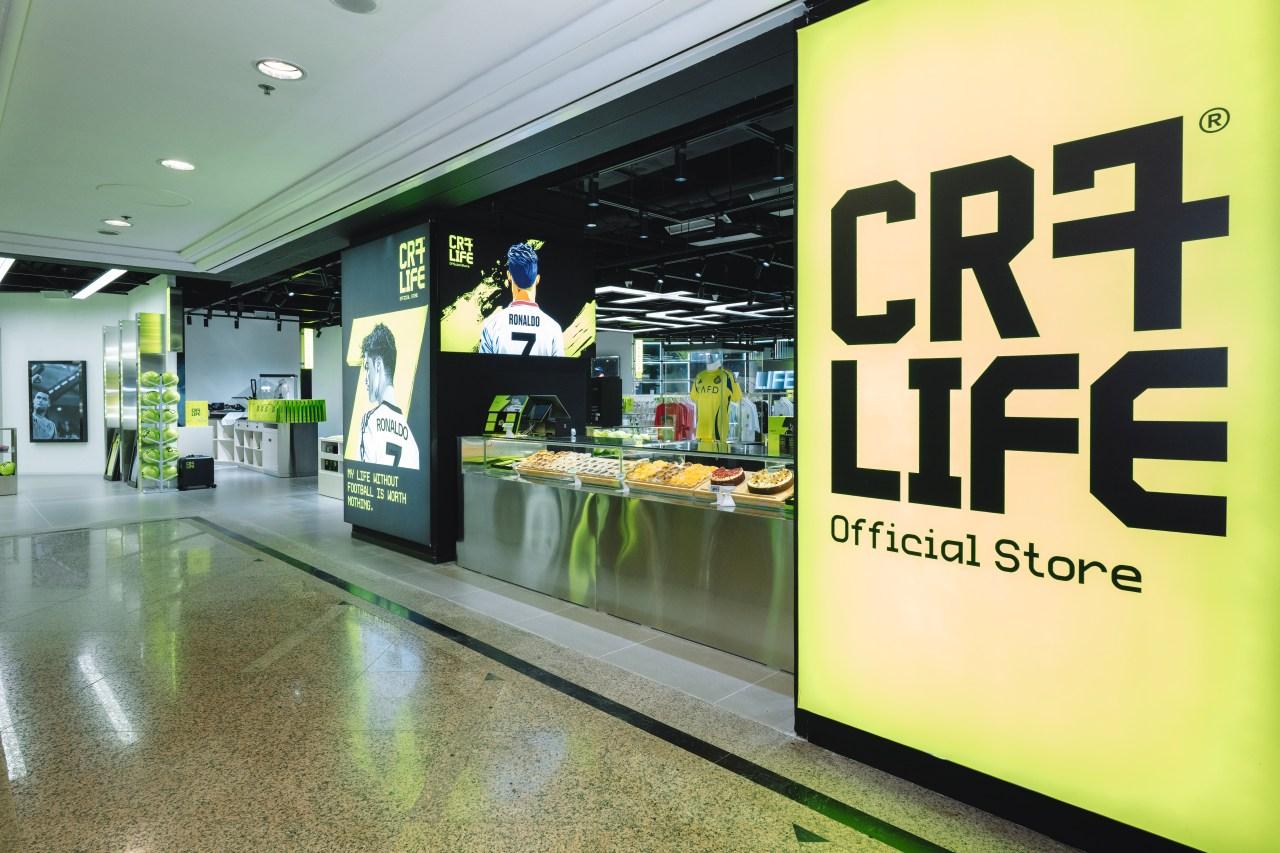 位於時代廣場的全球首家CR7® LIFE官方旗艦店設葡萄牙風格咖啡廳,葡撻、咖啡、等特色小食供發售。