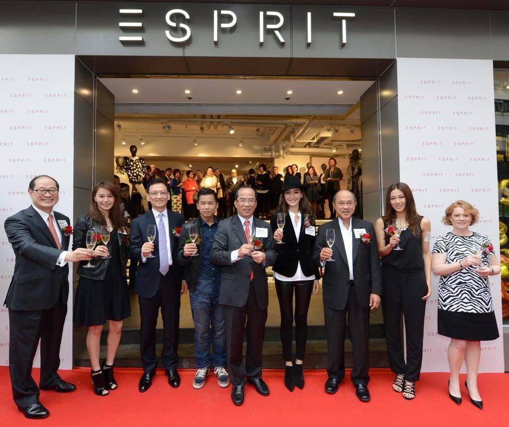 2014年ESPRIT銅鑼灣禮頓中心店開幕時,林海峰、周汶錡、鍾嘉欣、黃翠如等到場祝賀。(網上照片)