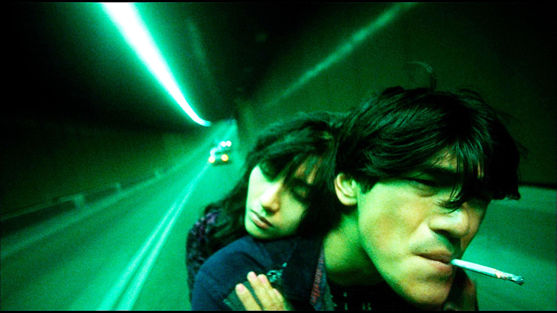 金城武和李嘉欣依偎坐電單車是經典場口。(《墮落天使》劇照)