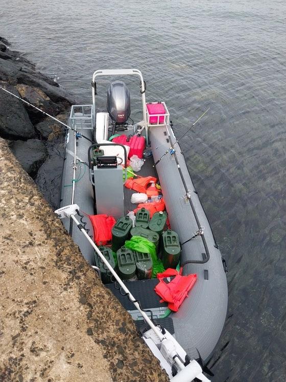 橡皮艇在濟州海岸被發現。(網上圖片)