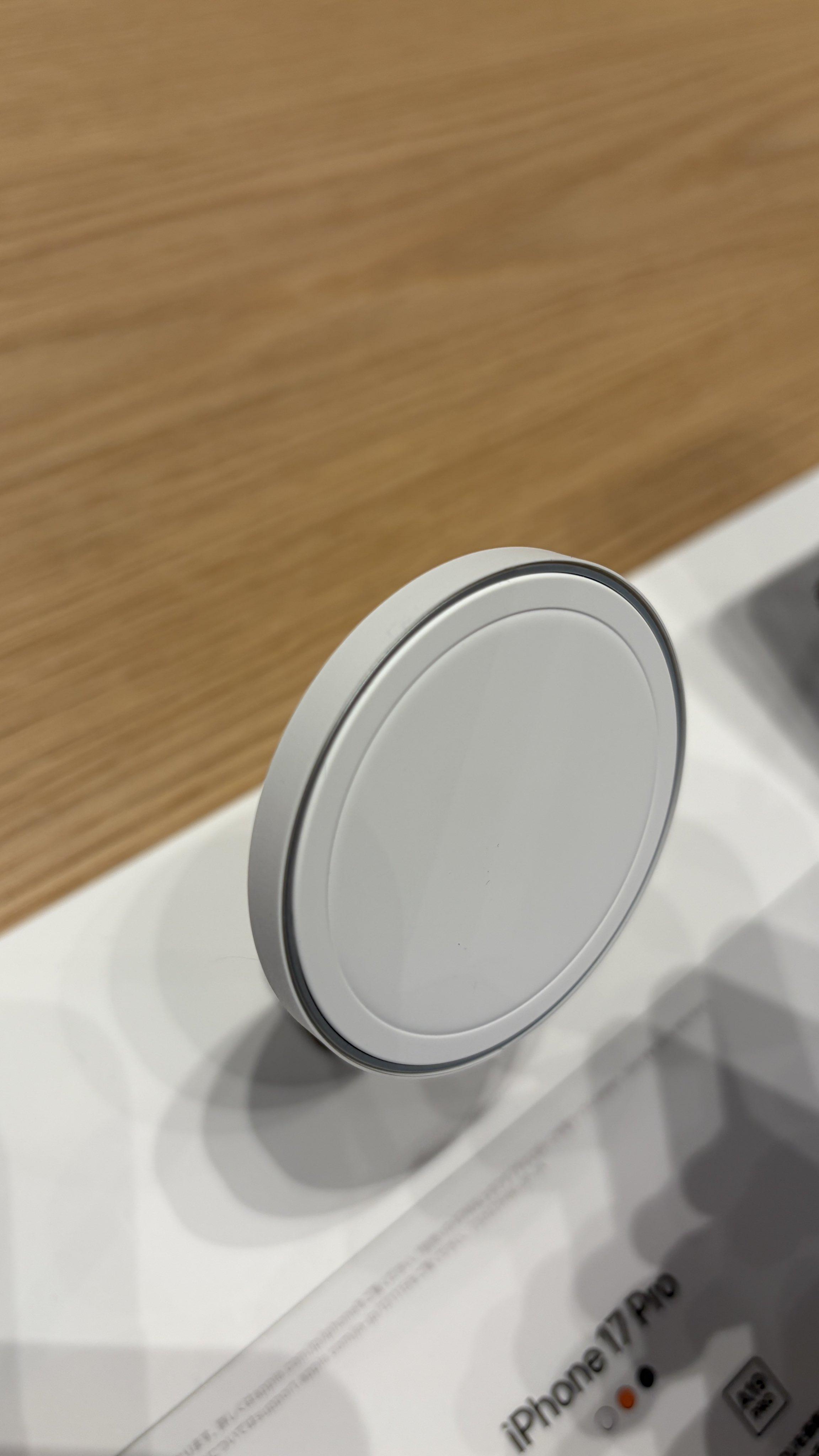 日本推特主@tm20314於較早前再到銀座Apple Store查看,發現疑似刮花情況已被解決。