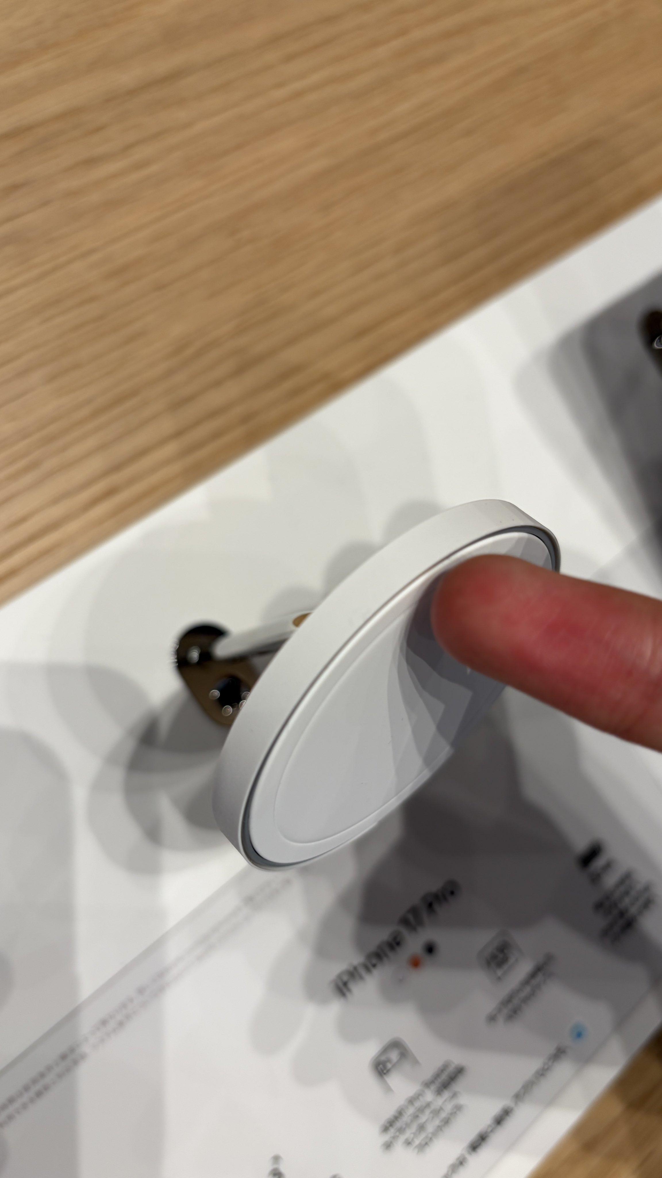 日本推特主@tm20314於較早前再到銀座Apple Store查看,發現疑似刮花情況已被解決。