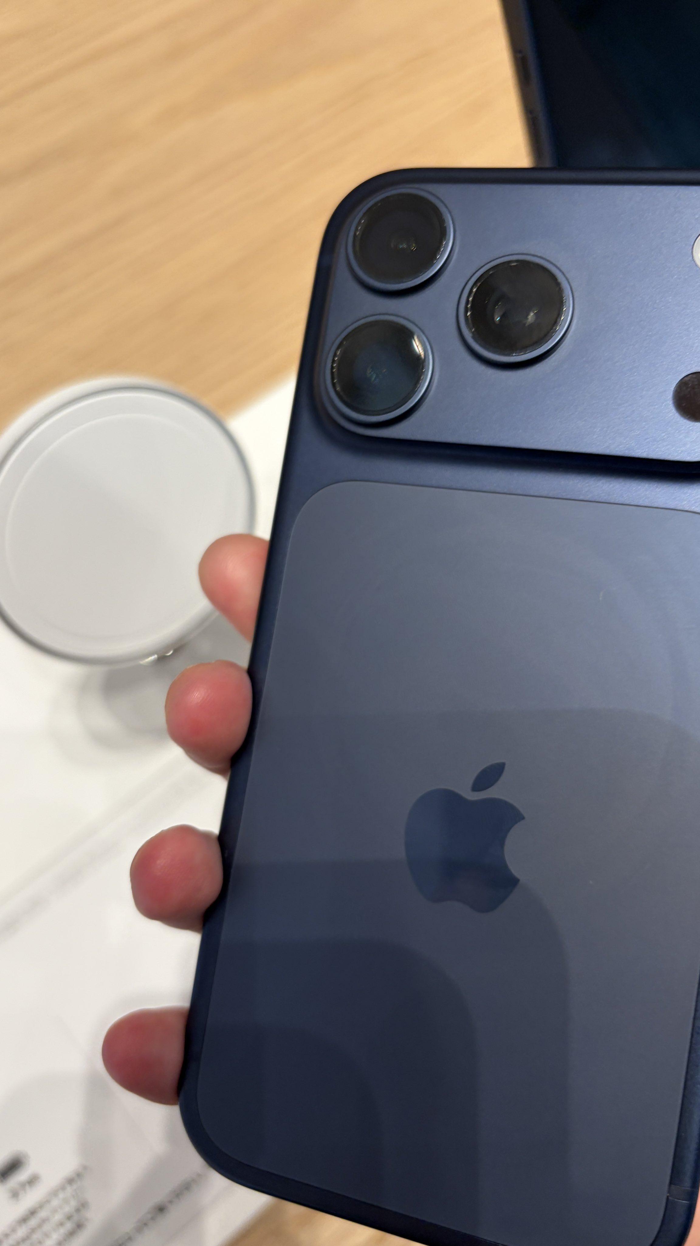 日本推特主@tm20314於較早前再到銀座Apple Store查看,發現疑似刮花情況已被解決。