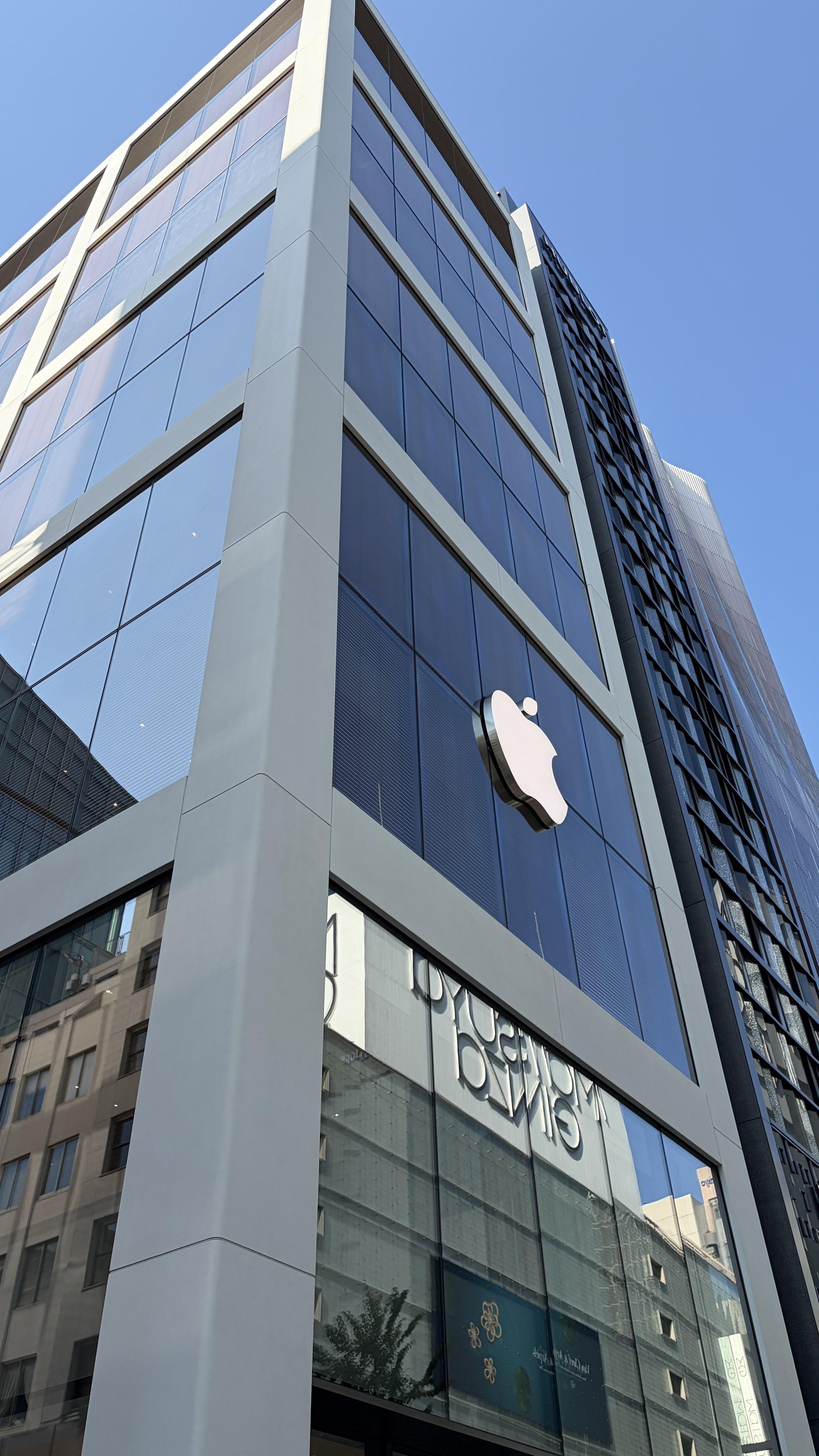 日本推特主@tm20314於較早前再到銀座Apple Store查看,發現疑似刮花情況已被解決。