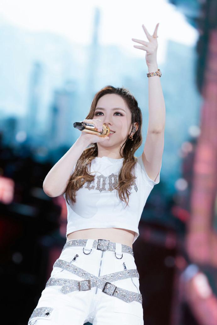 G.E.M.的《I AM GLORIA》已經舉行到第120場,已突破400萬人次觀看。