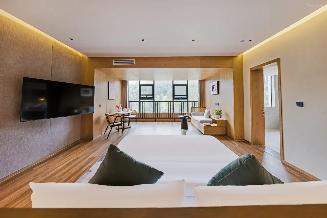 「天下第一爛尾樓」現為紫林山豪利維拉酒店。(Trip,com圖片)