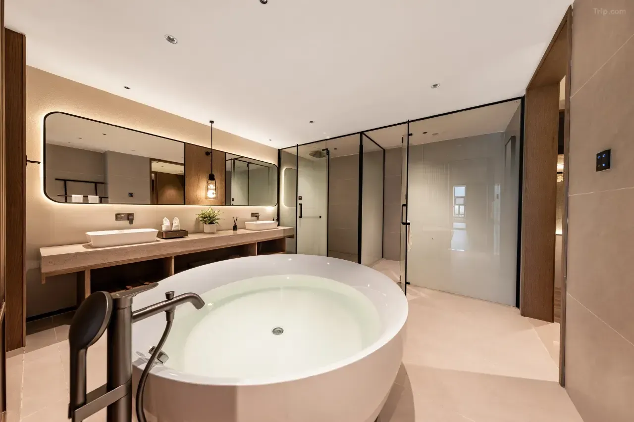 「天下第一爛尾樓」現為紫林山豪利維拉酒店。(Trip,com圖片)