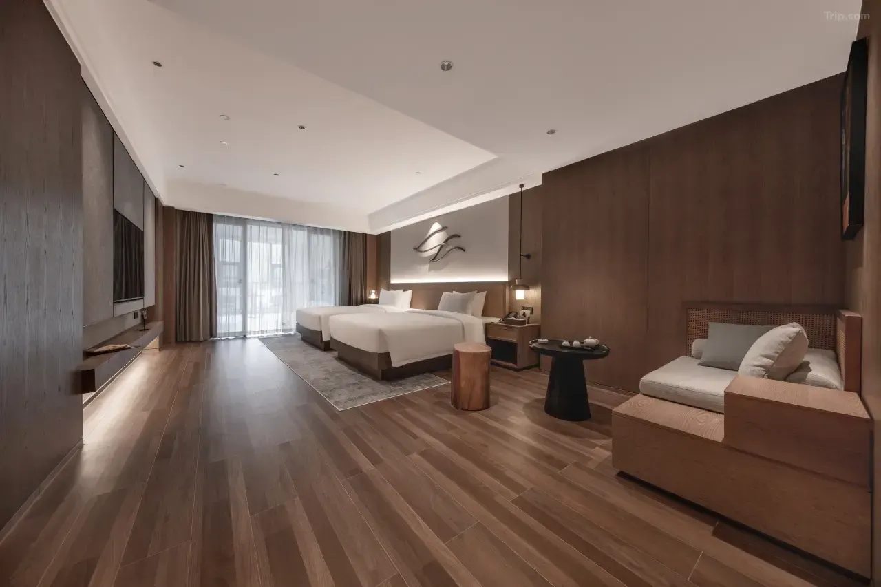 「天下第一爛尾樓」現為紫林山豪利維拉酒店。(Trip,com圖片)