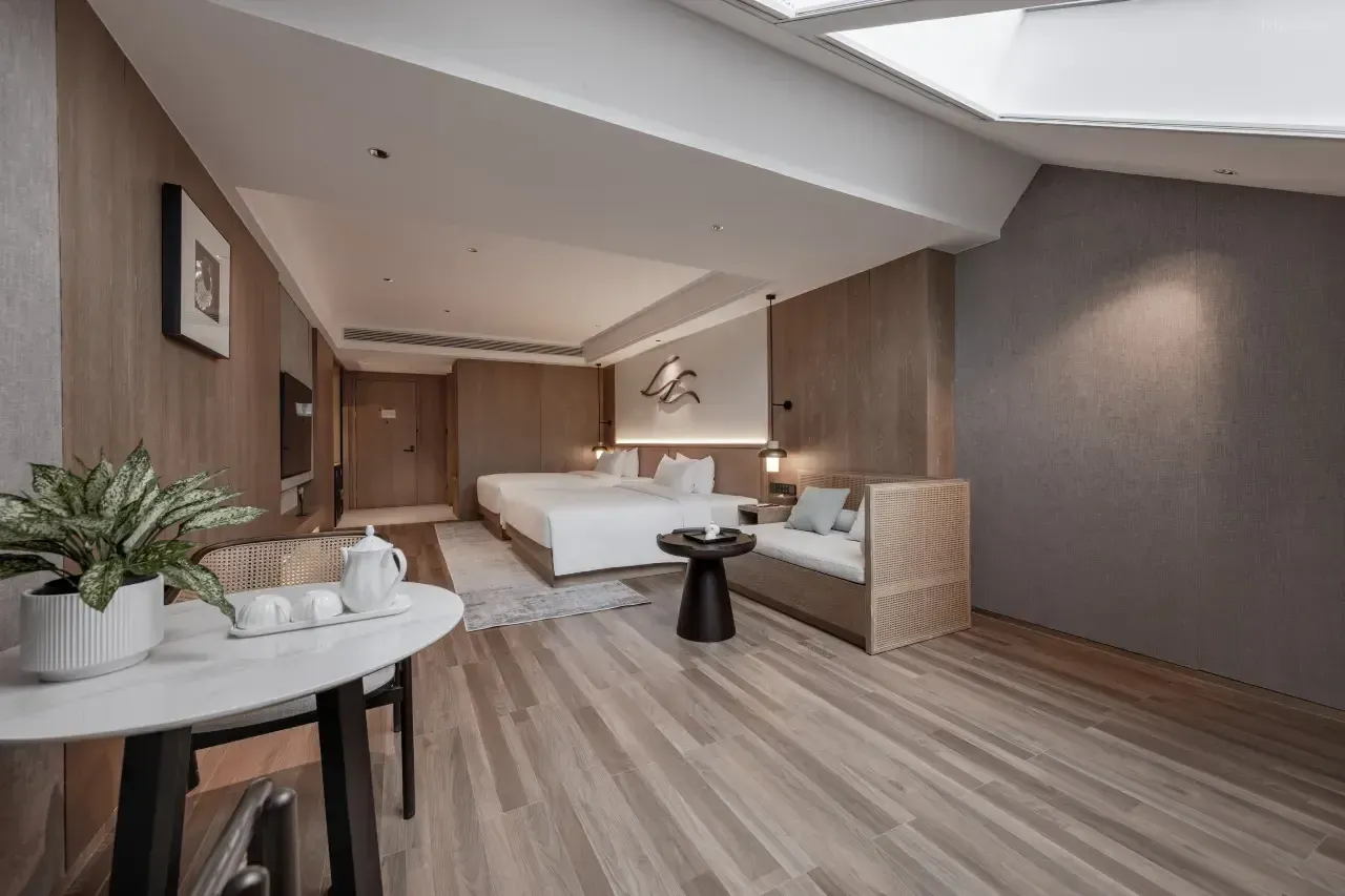 「天下第一爛尾樓」現為紫林山豪利維拉酒店。(Trip,com圖片)