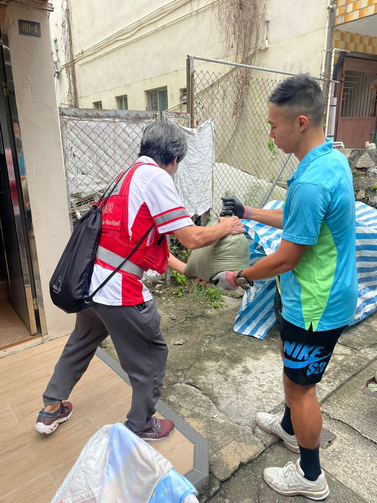 超強颱風樺加沙正逐漸增強,香港紅十字會指已啟動戒備行動,為幫助高危社區作好準備。(香港紅十字會圖片)