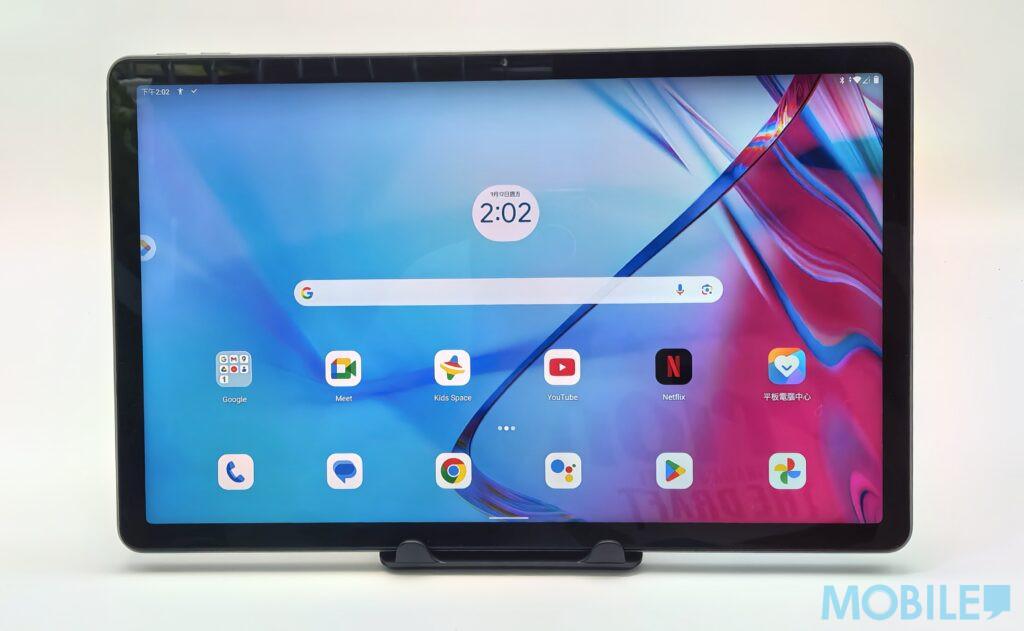 這塊 11吋 TDDI IPS 螢幕支援 2K 解像度,色彩還原度極高,可視角度廣泛,即使在戶外強光環境下也能保持清晰顯示,對於日常娛樂和輕度辦公需求來說完全足夠。