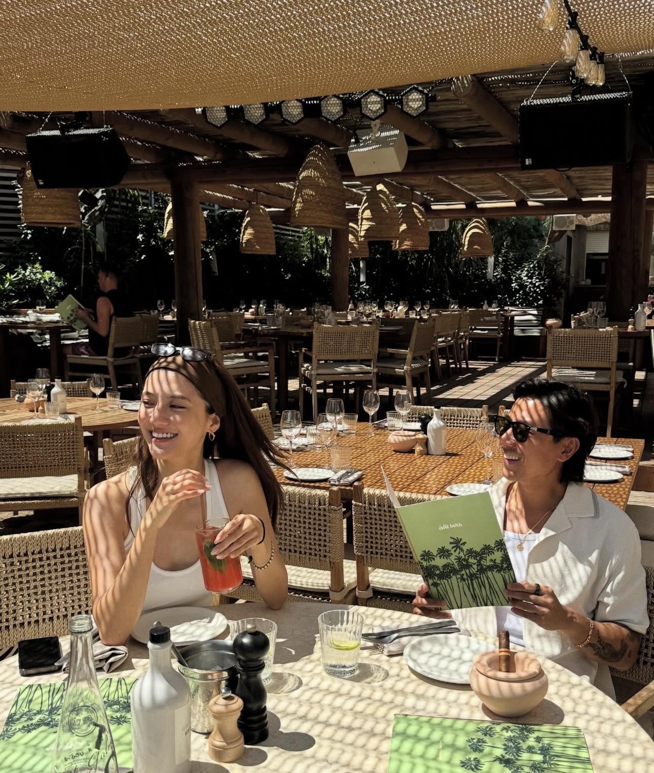 婚後的吳千語生活十級跳,經常與老公周遊列國。