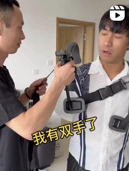 李金凱開心高呼有雙手了。