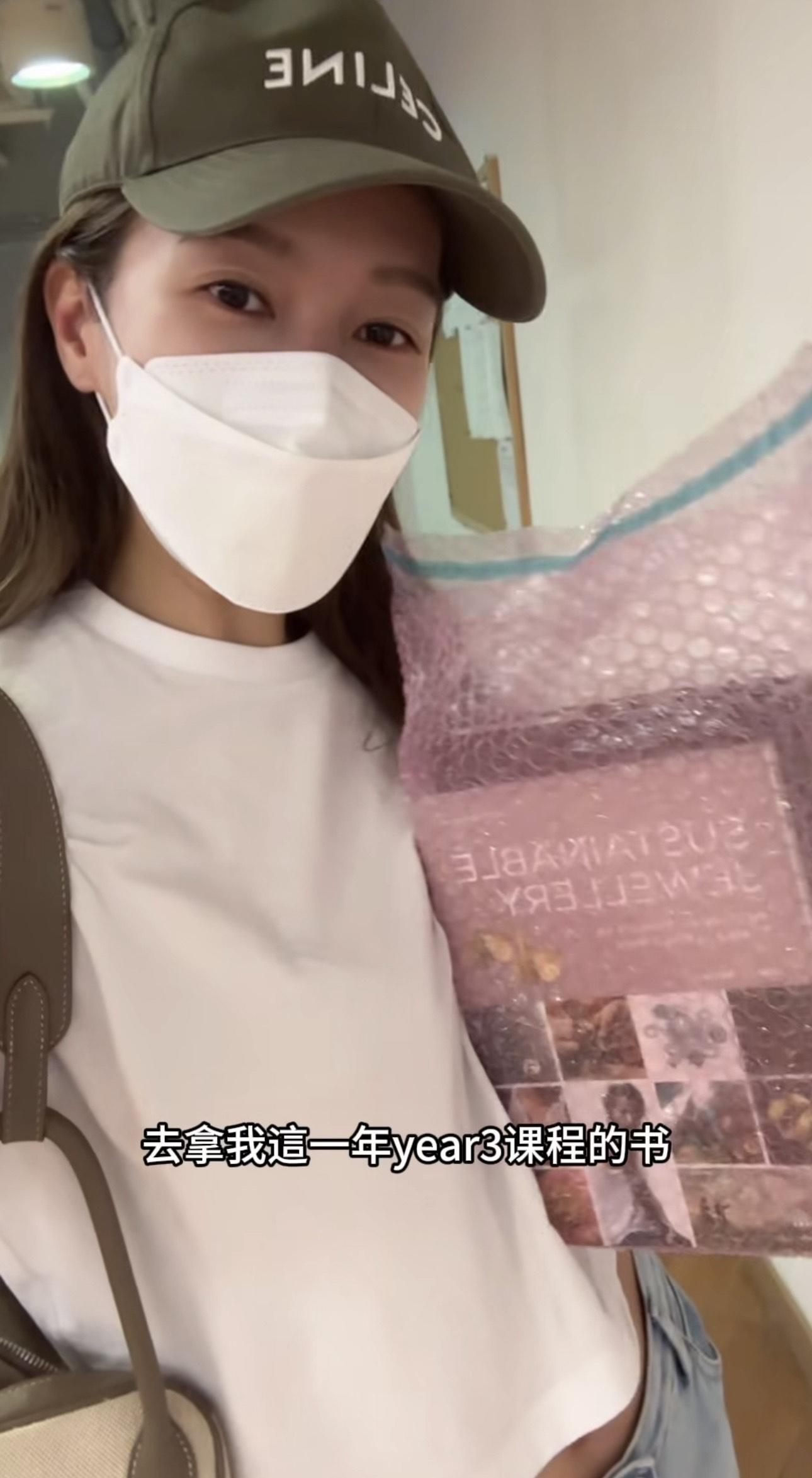 傅嘉莉除了拍劇,現時於香港都會大學修讀珠寶及寶石學應用學士課程。