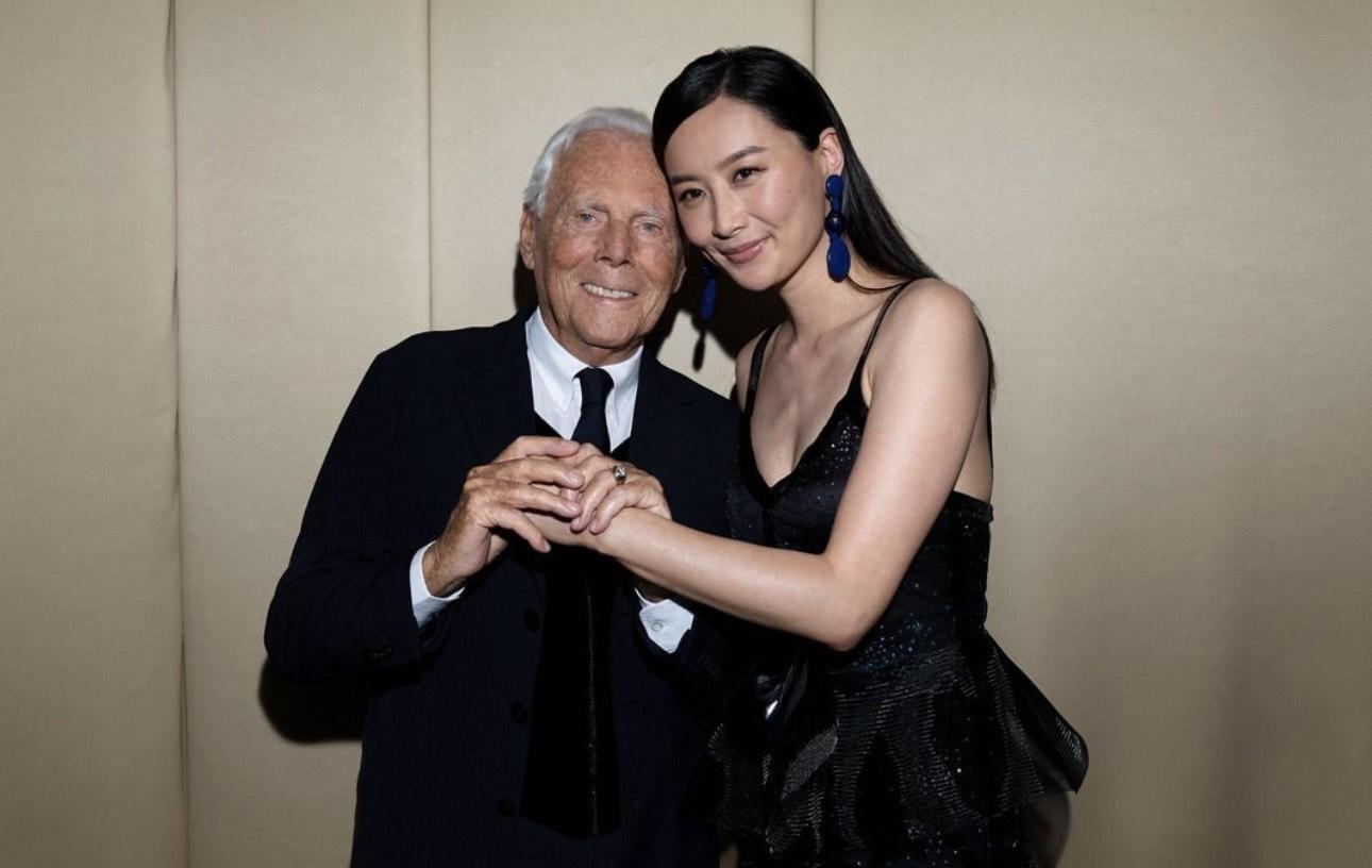 陳法拉在社交網上載昔日與Giorgio Armani的合照,並發文悼念。