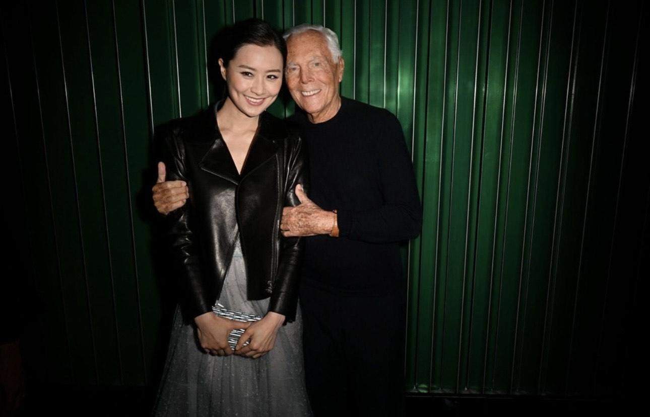 Giorgio Armani 於米蘭舉行時裝展,陳法拉受邀出席更被安排坐在第一排睇show。