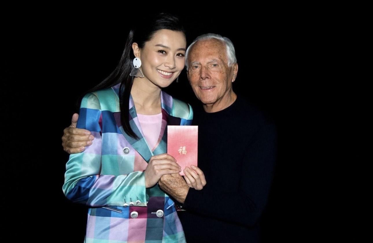 Giorgio Armani 於米蘭舉行時裝展,陳法拉受邀出席更被安排坐在第一排睇show。