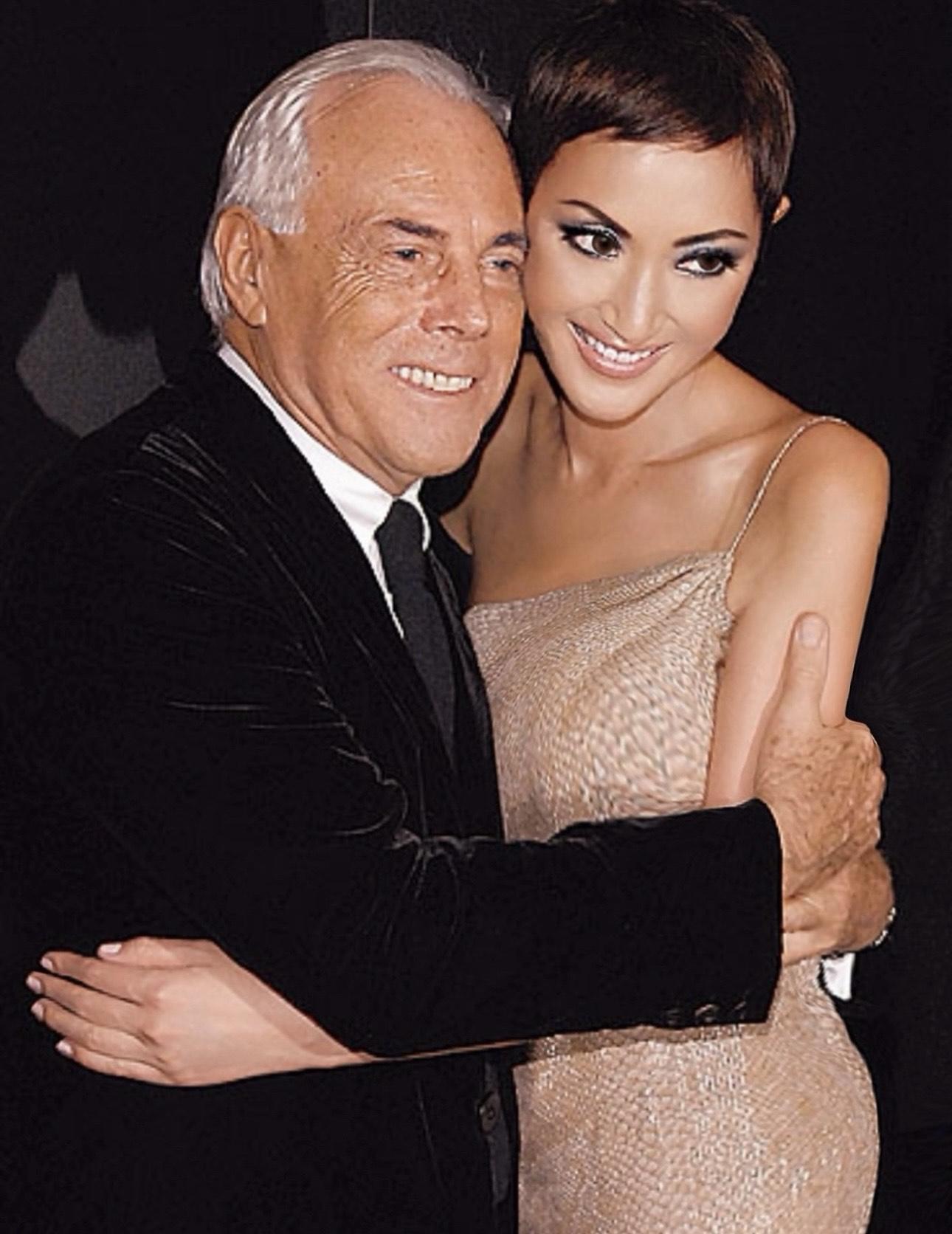 薛芷倫在社交網上載昔日與Giorgio Armani的合照,並發文悼念。