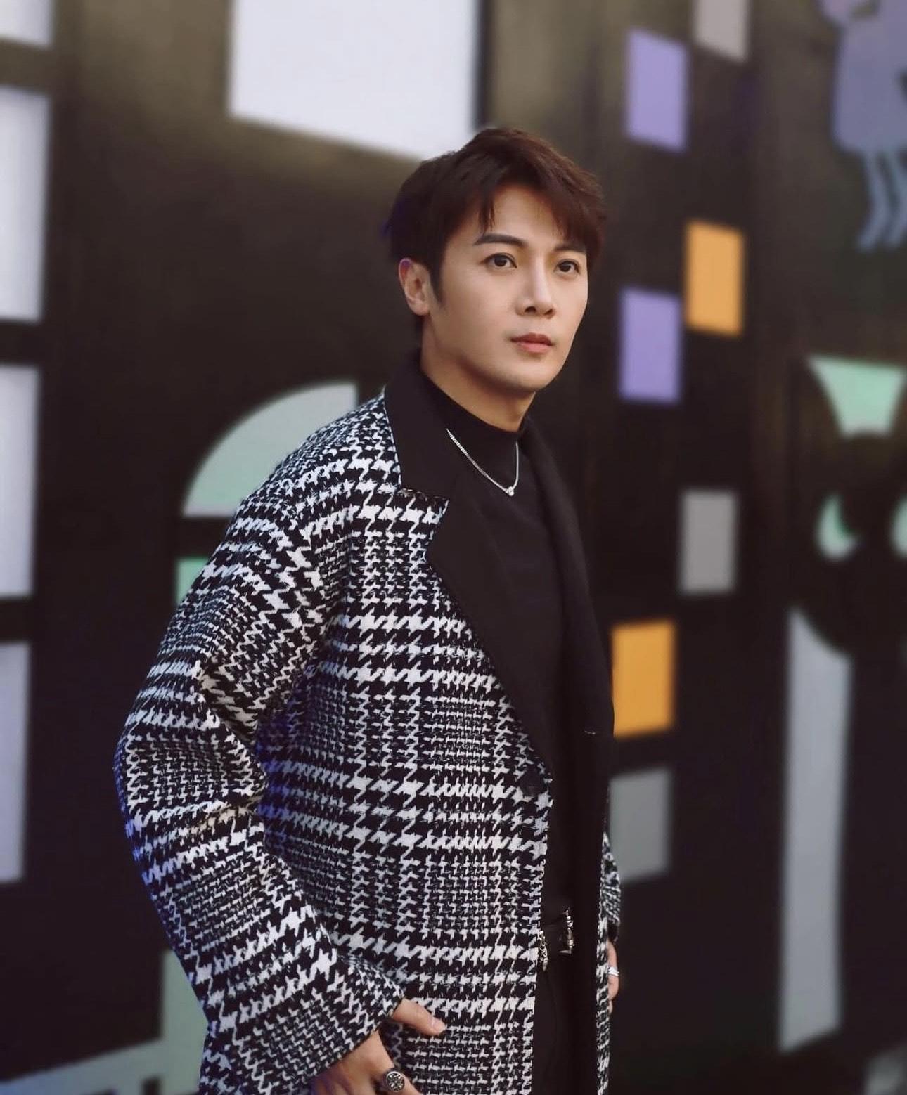 前天堂鳥隊長葉泓聲宣布離巢邵氏 。