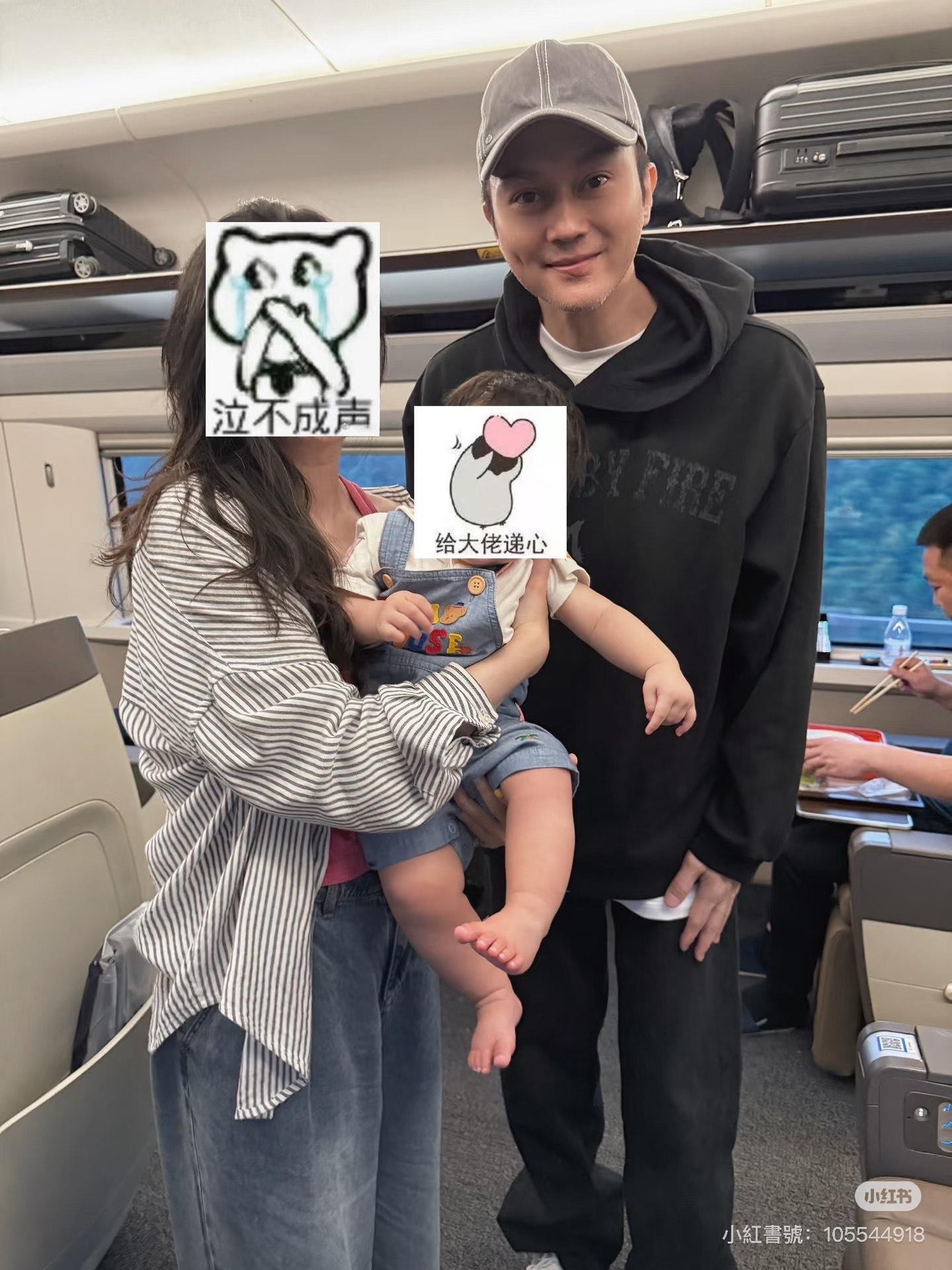 張智霖事後更與女乘客合照。