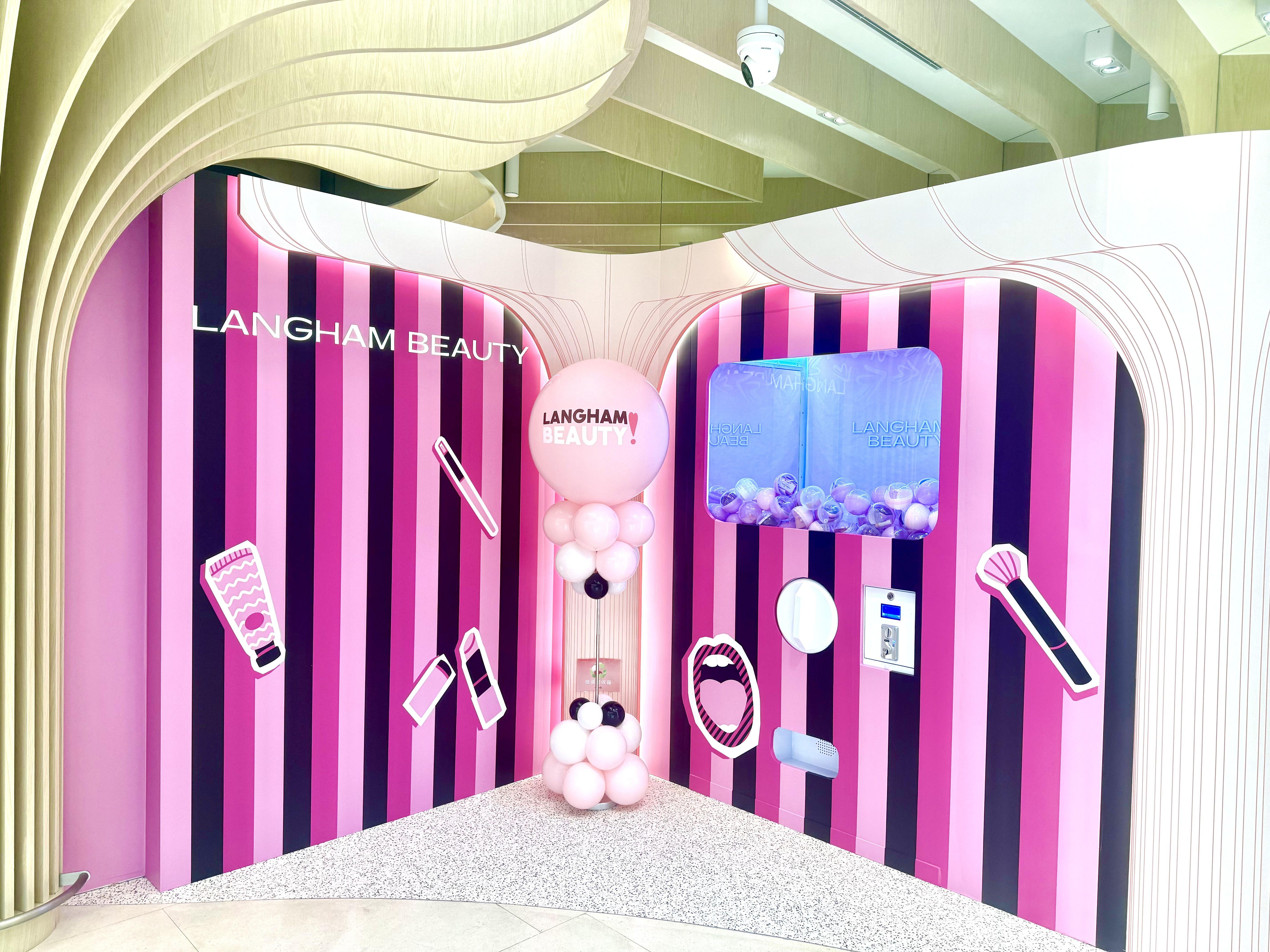 於門市即日消費淨值滿HK$1,000,即可挑戰夾公仔機一次!