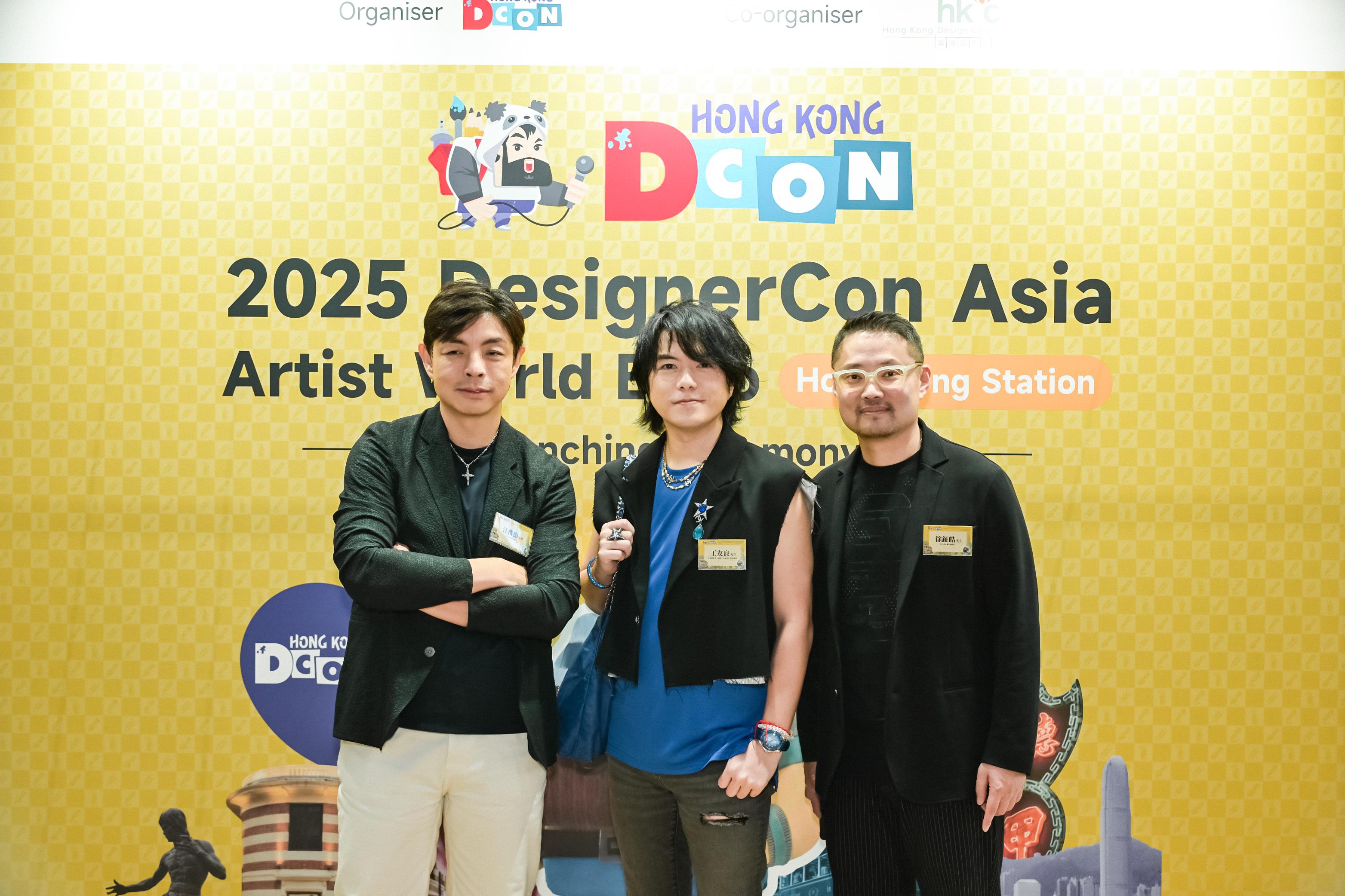 王友良(中)、J-Cube聯合創始人江俊億(左)與徐鉦皓(右)共同預祝活動圓滿成功。