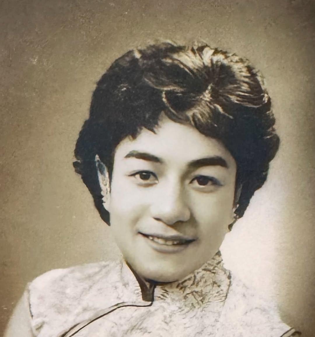 Jeffrey在IG分享「大九紅」真身,造型爆笑。