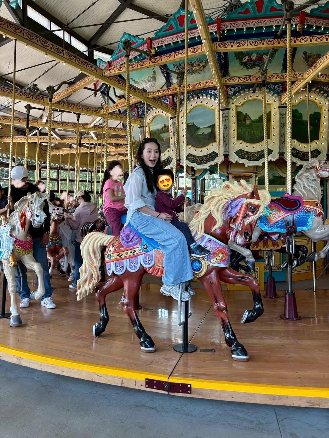 零負評女神Kelly Yang近日上載與孩子日常生活照。