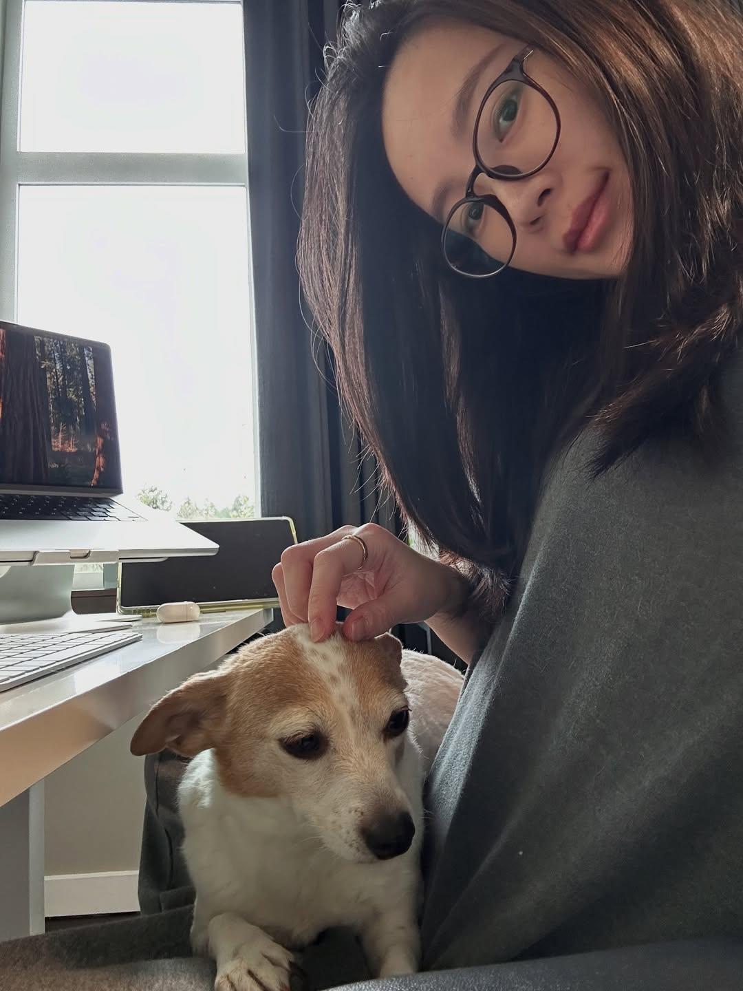 零負評女神Kelly Yang上載愛犬日常生活照。