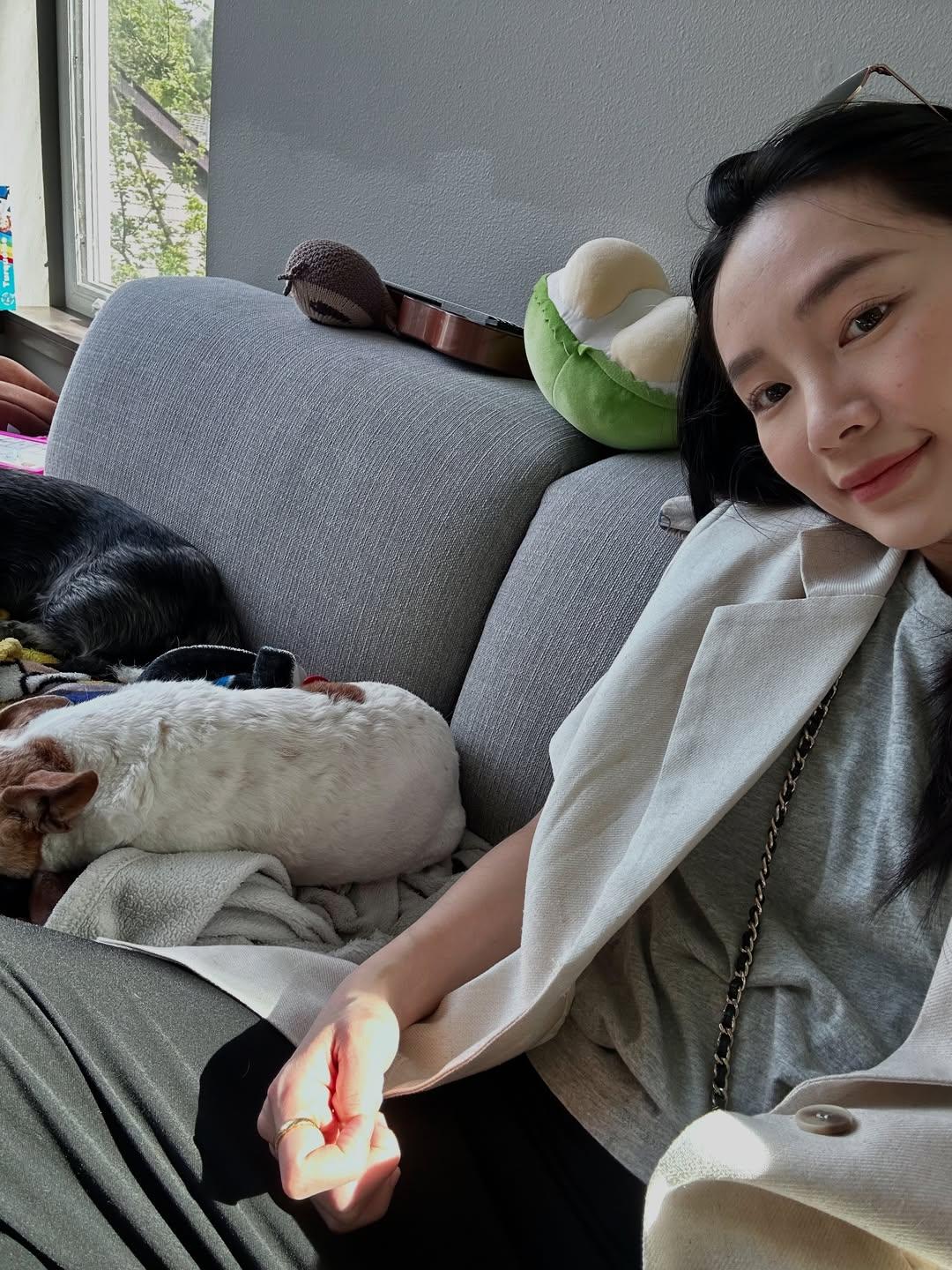 零負評女神Kelly Yang上載愛犬日常生活照。