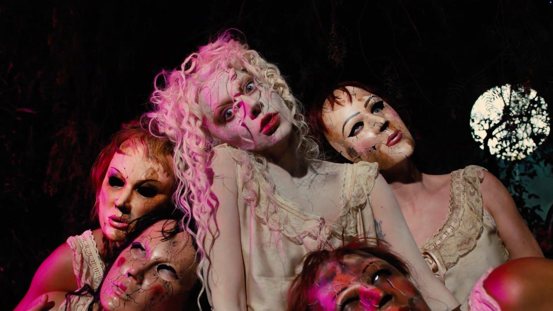 剛剛發布新歌《The Dead Dance》的Lady Gaga,MV找來Tim Burton拍攝。