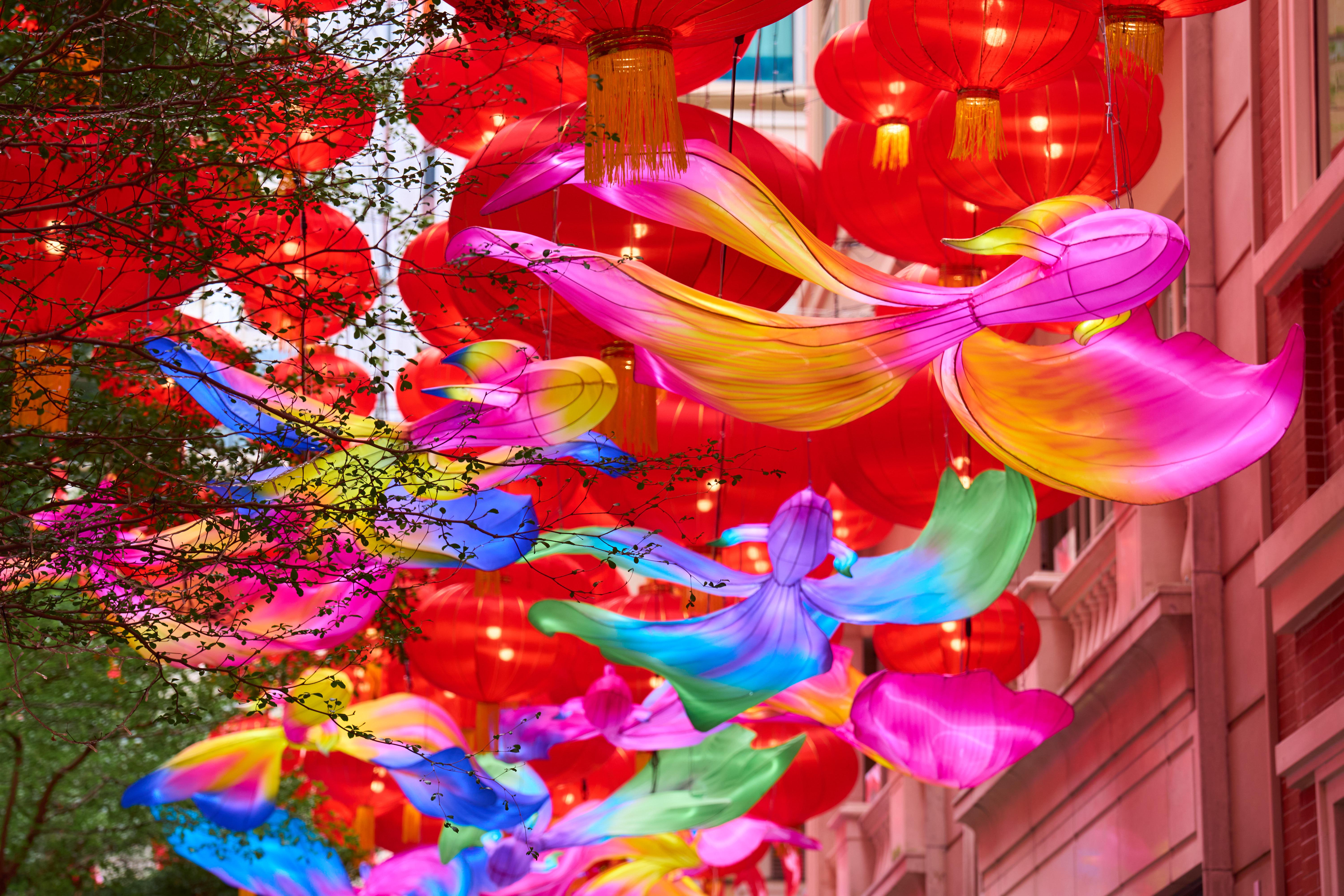 今年更特別引入寓意富貴與繁榮的金魚燈籠