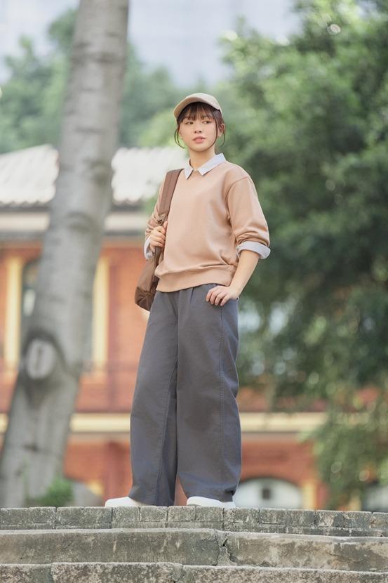 有機棉混毛絨圓領套頭衛衣  $188、有機棉洗水平織長袖裇衫、$188有機棉斜紋布打褶闊腳長褲 $258