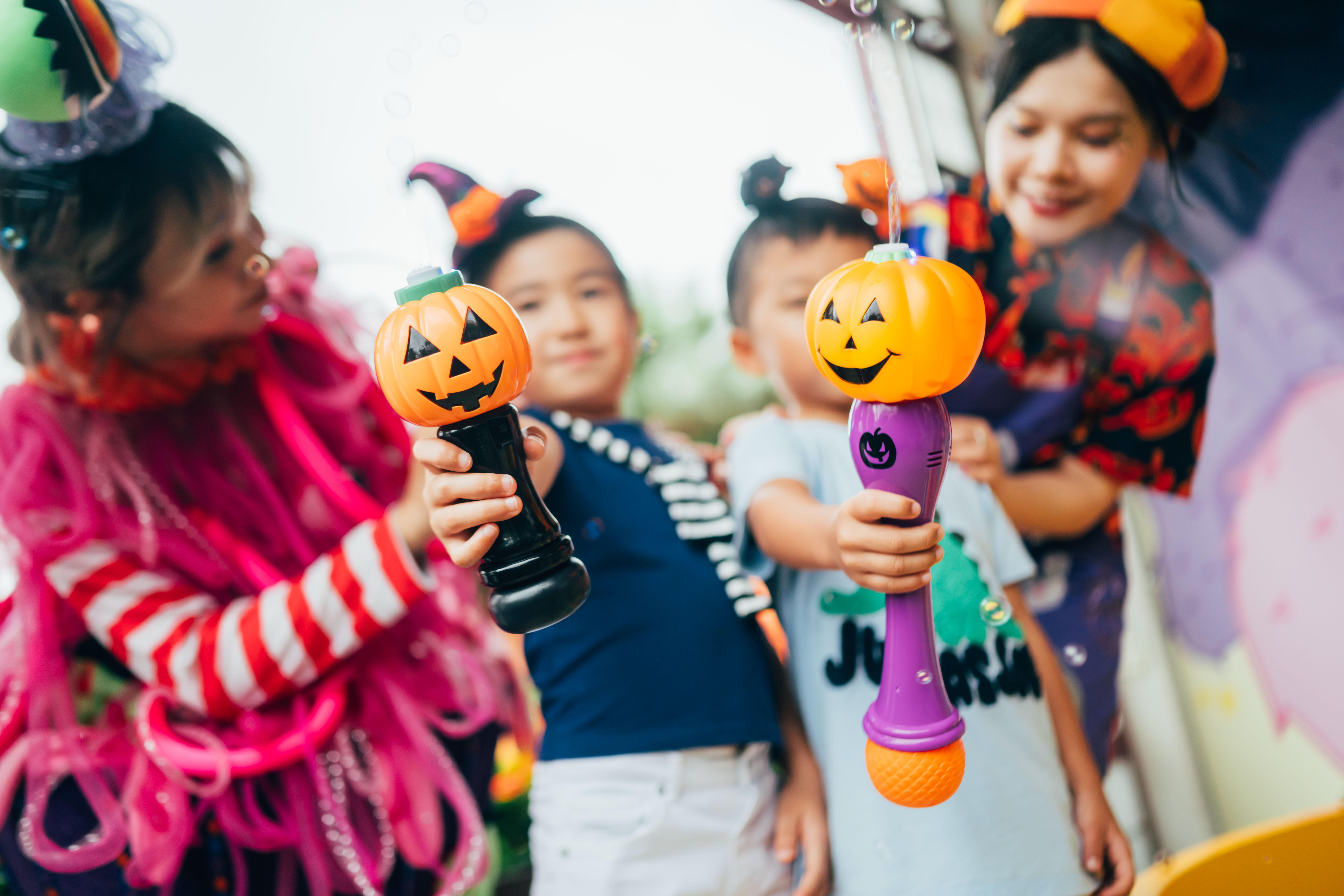 。小朋友更可挑戰「盞鬼扑扑糖」,與南瓜 夥伴們一起玩互動哈囉喂遊戲